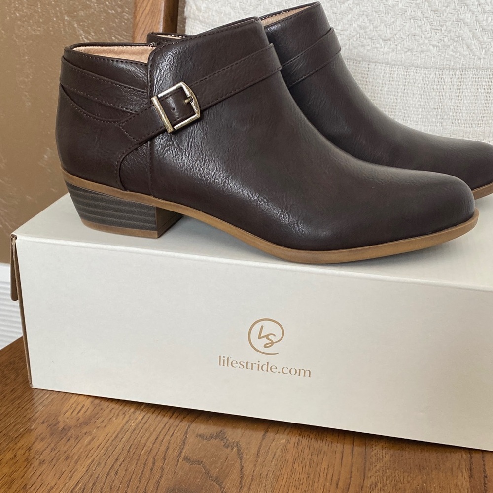 Life Stride Dark Brown Ankle Booties NIB